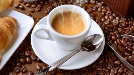 Twitter - El consumo de cafeína no debería superar 400 mg/día, 5 tazas de café expreso