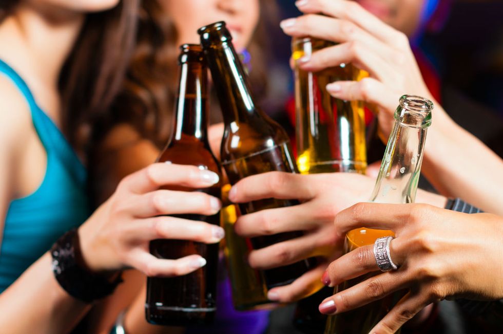 Infobae - Previas, boliches y fiestas de egresados: hay consenso entre los expertos en recomendar alcohol cero hasta los 18