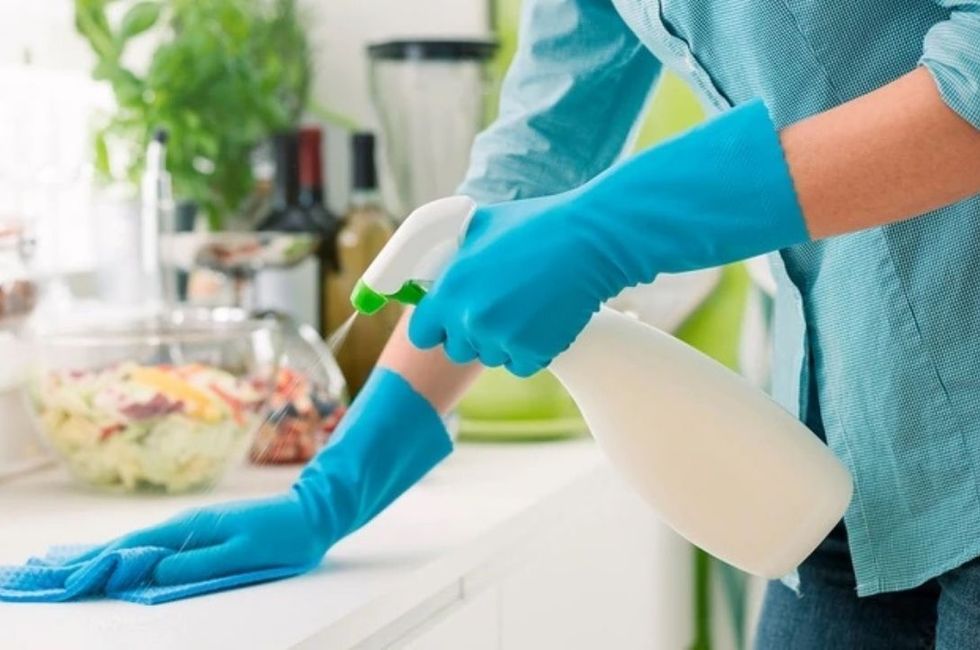 Cómo evitar una intoxicación con productos de limpieza - Asepeyo