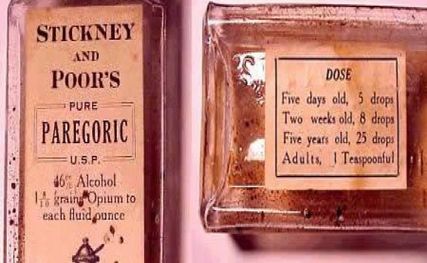 Opio y alcohol para que los niños de 5 días "durmieran mejor". Era 1906, pero aún se ve